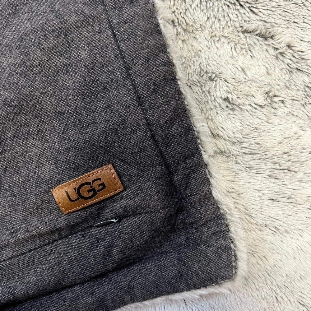 UGG elegant pillow